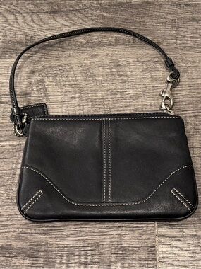 Vintage Coach Black Leather Wristlet Clutch with Contrast Stitching 1999-2001
